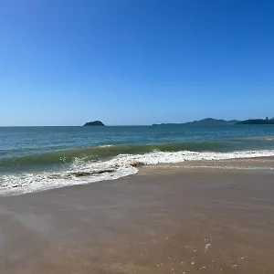 Apê Estilo C/ Pé Na Areia E Vista Mar, Próximo Ao Beto Carrero Apartamento